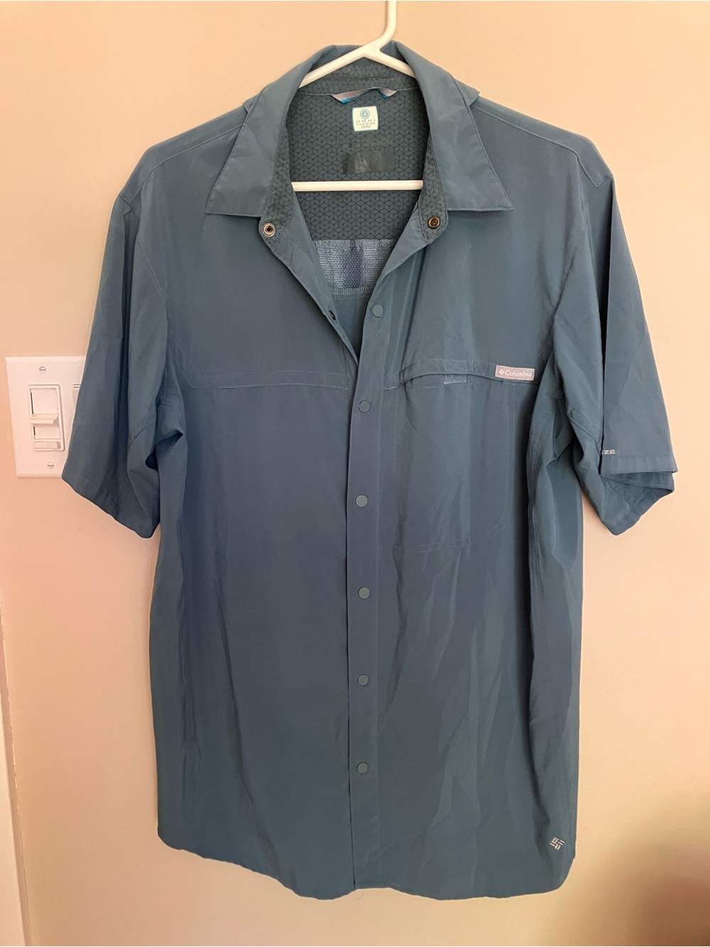Columbia Gray Omni-Freeze Shirt with Blue Accents athleisure cool streetwear